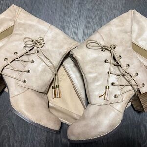 Women's Cream Lace-Up Ankle Boots